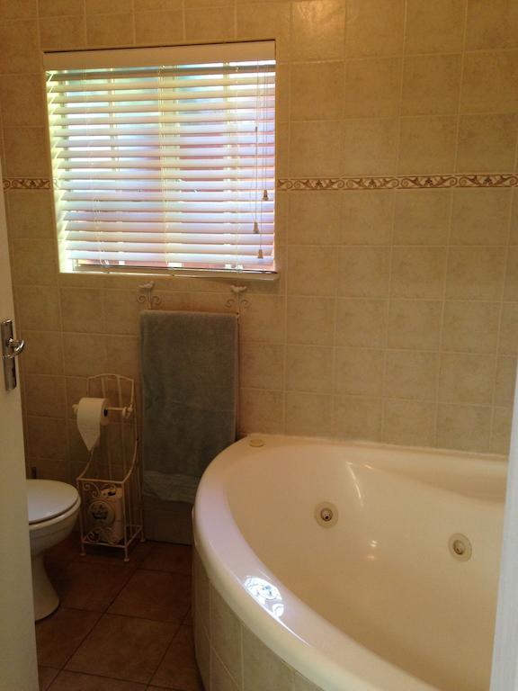 Anne'S Place Potchefstroom Zimmer foto