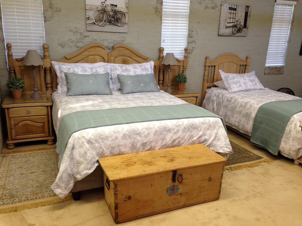 Anne'S Place Potchefstroom Zimmer foto