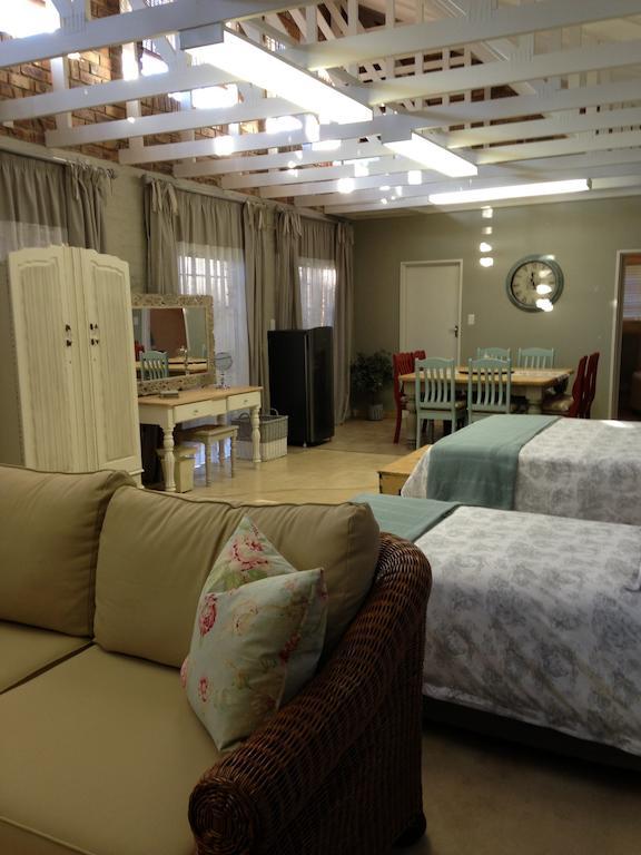 Anne'S Place Potchefstroom Zimmer foto